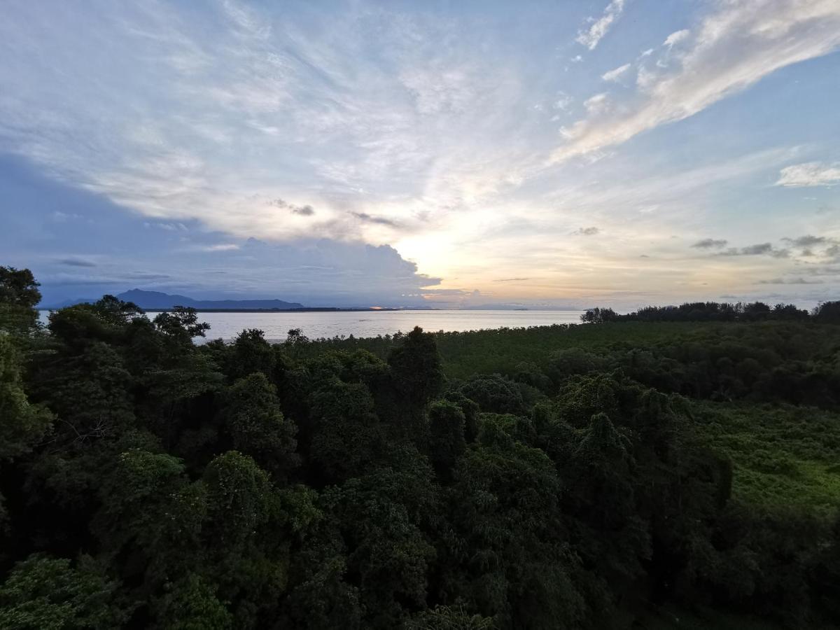 Santubong Suites B Just Like Home Damai Kuching Exteriér fotografie
